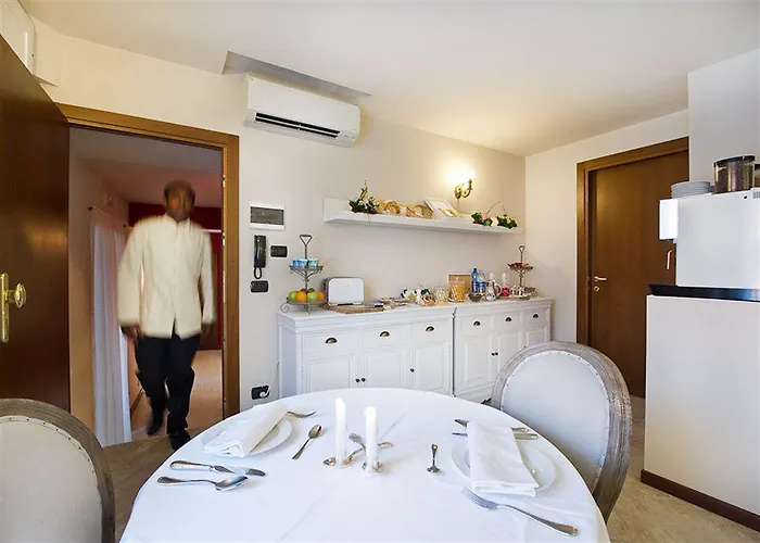 Residenza Giacomo Puccini Nocleg ze śniadaniem 3*